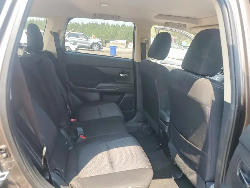 2017 MITSUBISHI OUTLANDER SE  