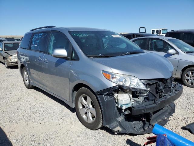 2018 TOYOTA SIENNA LE