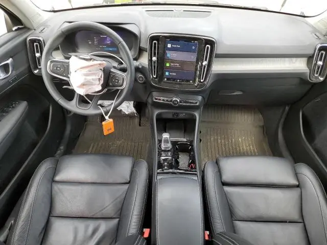2023 VOLVO XC40 PLUS  