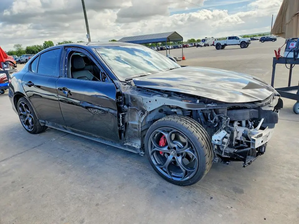 2018 ALFA ROMEO GIULIA TI Q4  