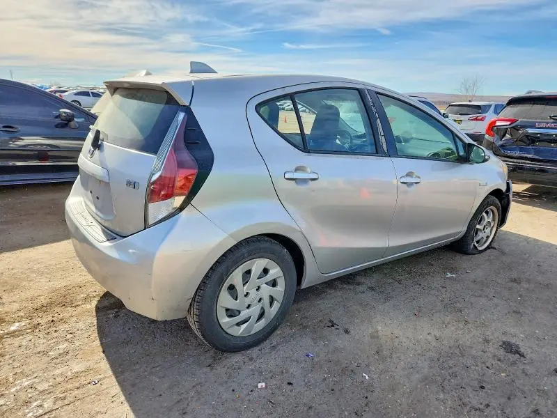 2016 TOYOTA PRIUS C   