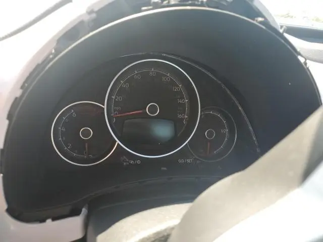 2018 VOLKSWAGEN BEETLE SE  