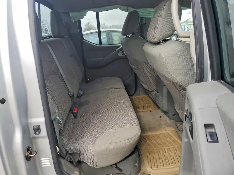 2015 NISSAN FRONTIER SV  
