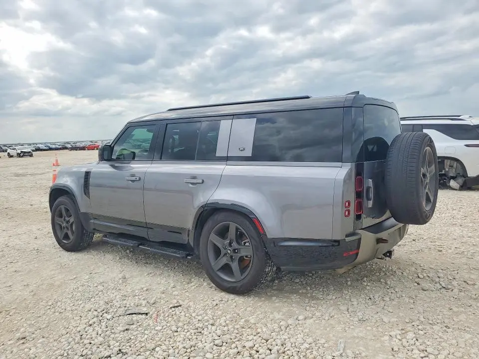 2023 LAND ROVER DEFENDER 130 X-DYNAMIC SE  