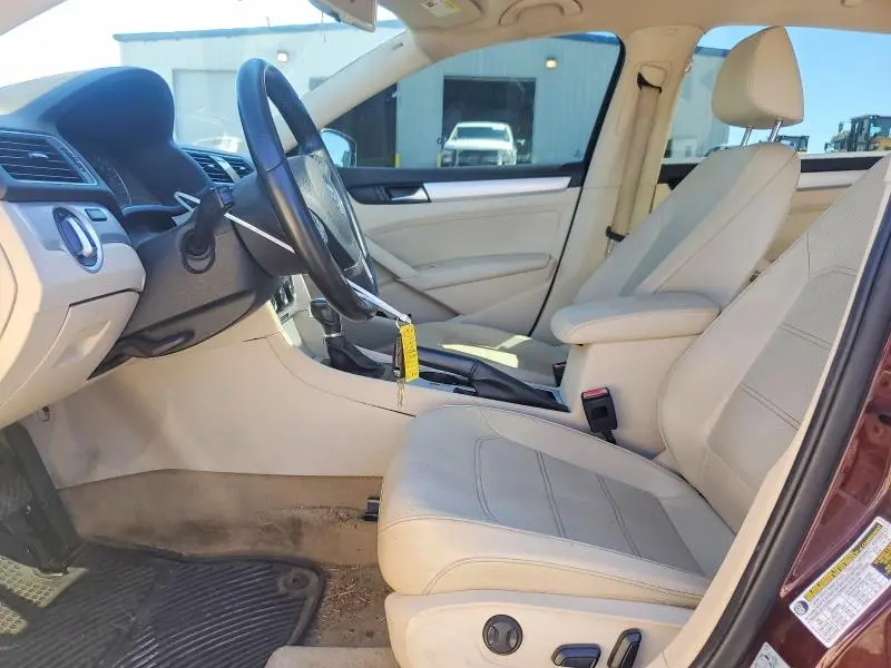 2013 VOLKSWAGEN PASSAT SE  
