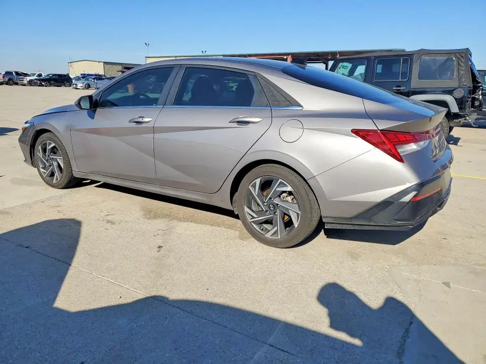 2024 HYUNDAI ELANTRA SEL  
