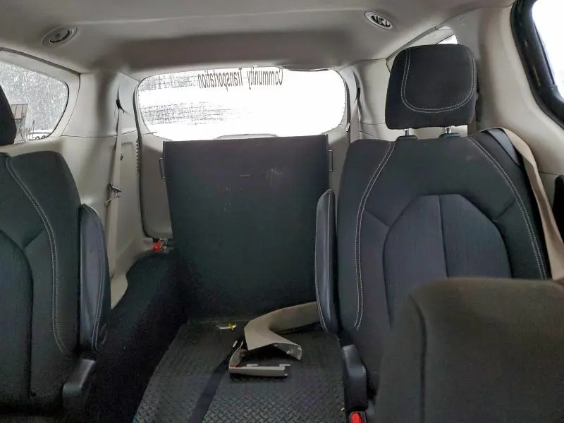 2022 CHRYSLER VOYAGER LX  