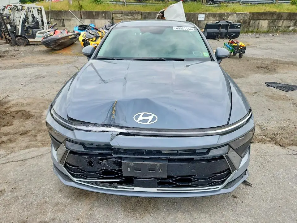2025 HYUNDAI SONATA SE  