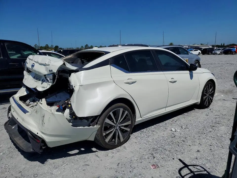 2021 NISSAN ALTIMA SR  