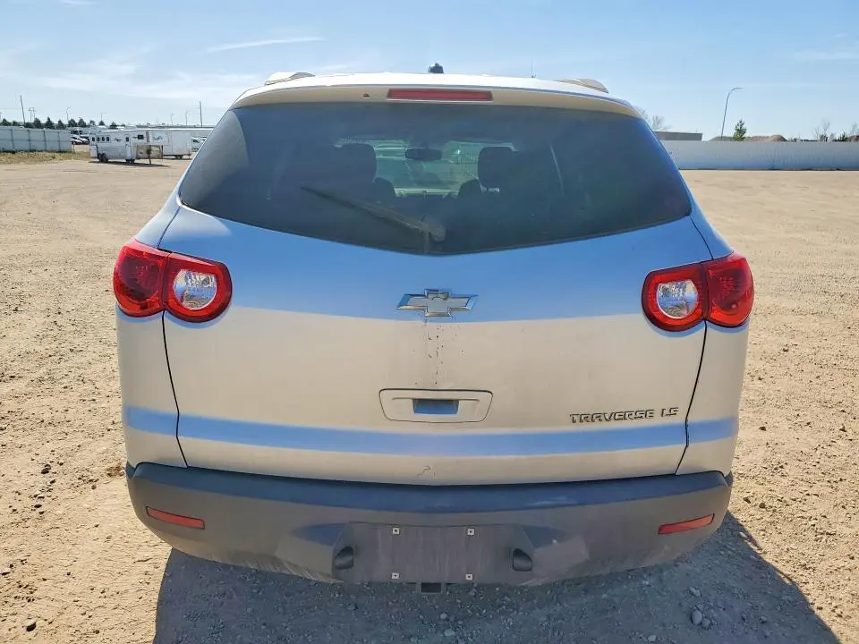 2011 CHEVROLET TRAVERSE LS  
