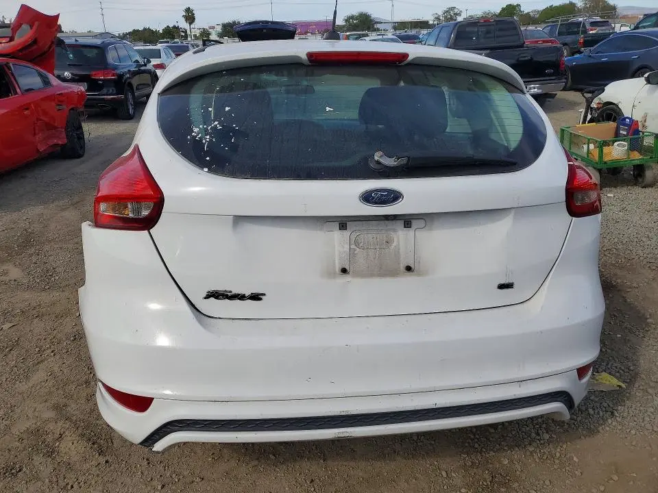 2016 FORD FOCUS SE  