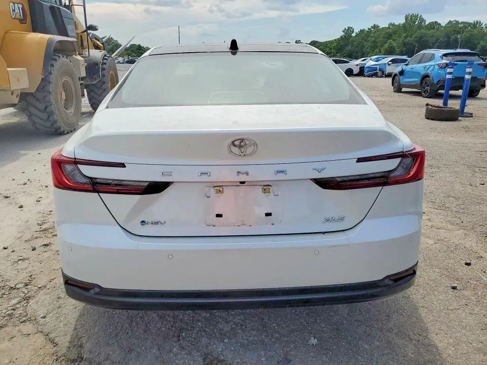 2025 TOYOTA CAMRY XLE  