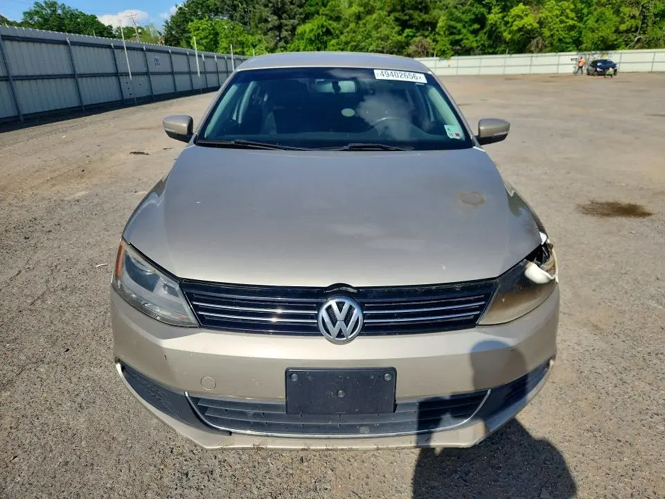 2013 VOLKSWAGEN JETTA SE  