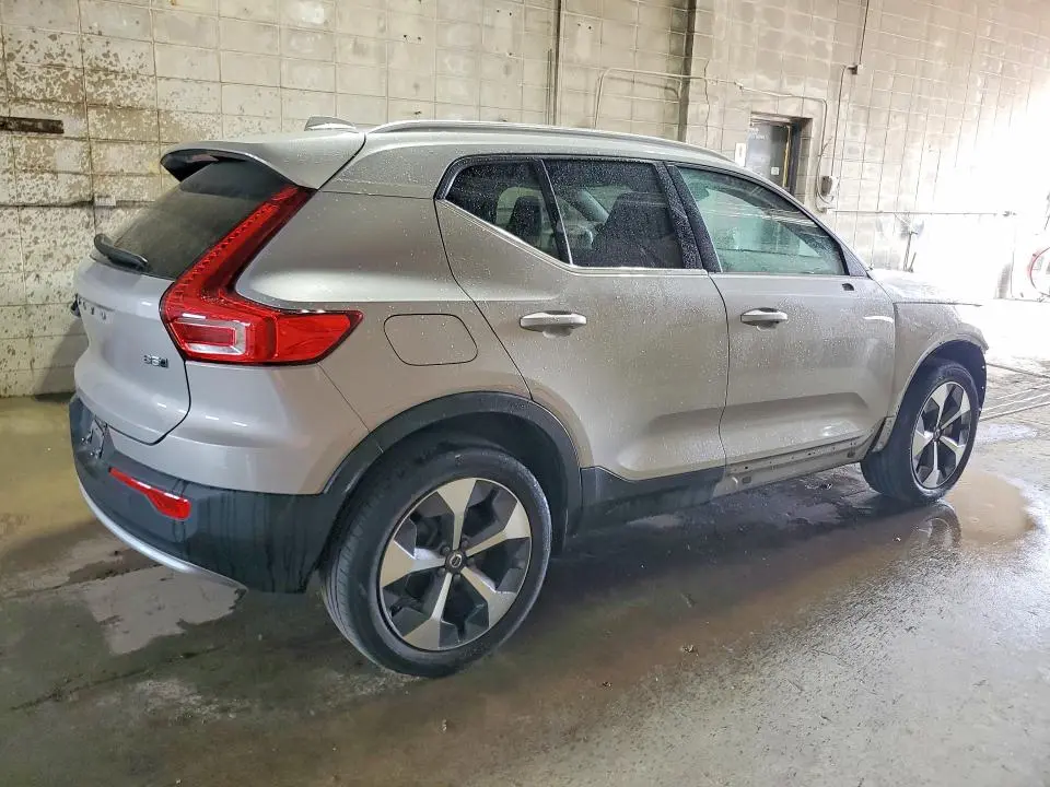 2025 VOLVO XC40 PLUS  