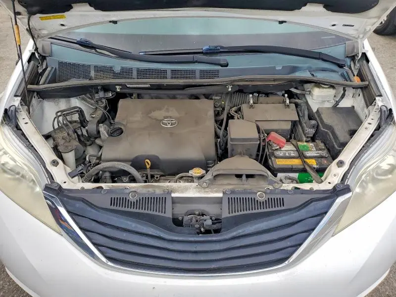 2014 TOYOTA SIENNA LE 8-PASSENGER  