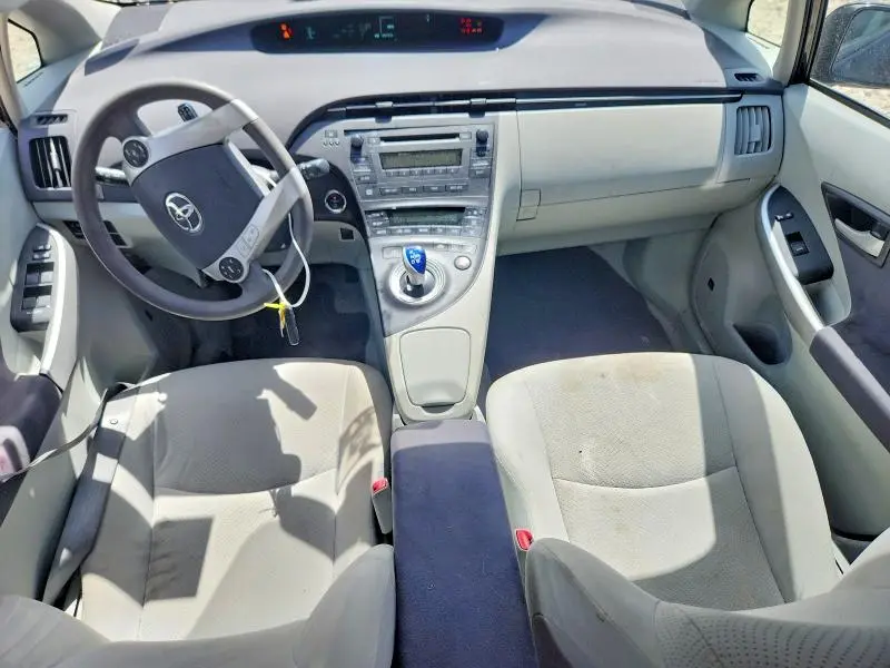 2010 TOYOTA PRIUS III  