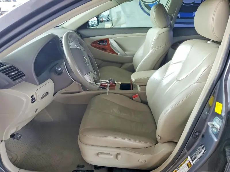 2011 TOYOTA CAMRY XLE  