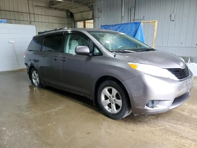 2011 TOYOTA SIENNA LE