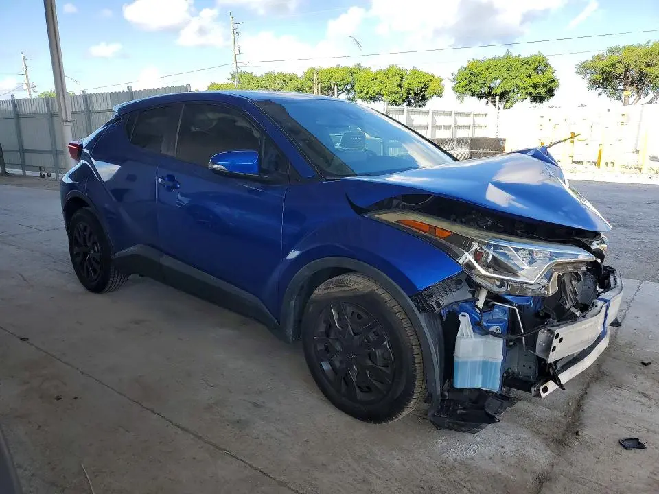 2019 TOYOTA C-HR LE  