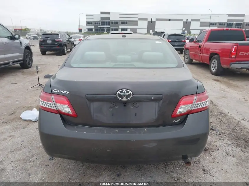 2011 TOYOTA CAMRY LE