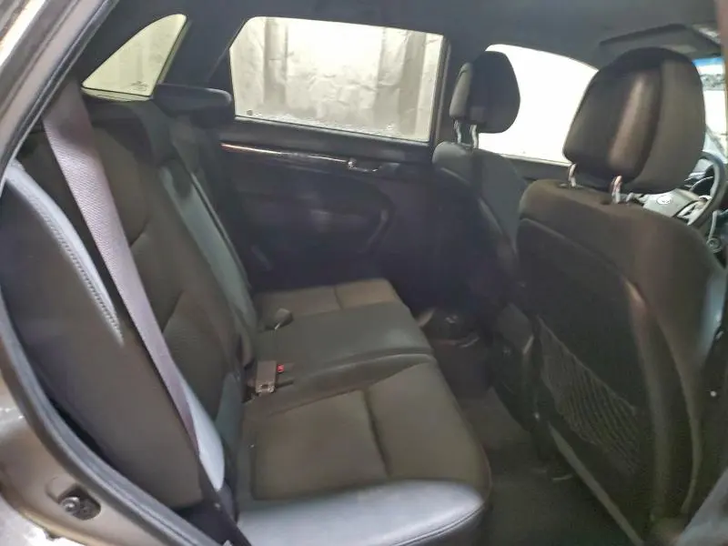 2011 KIA SORENTO BASE  