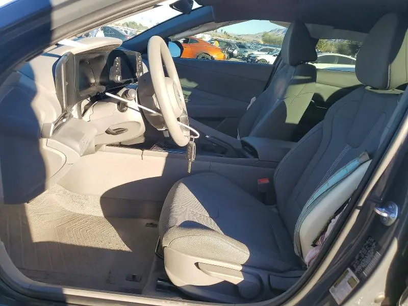 2025 HYUNDAI ELANTRA SE  