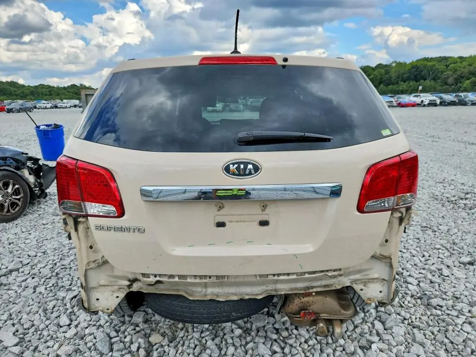 2011 KIA SORENTO LX  