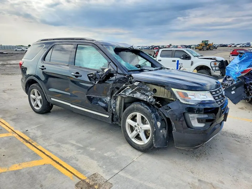 2017 FORD EXPLORER XLT  
