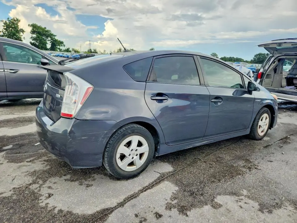 2010 TOYOTA PRIUS III  