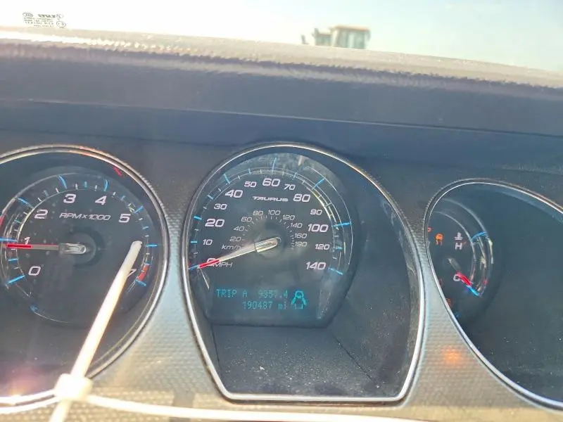 2011 FORD TAURUS SEL  