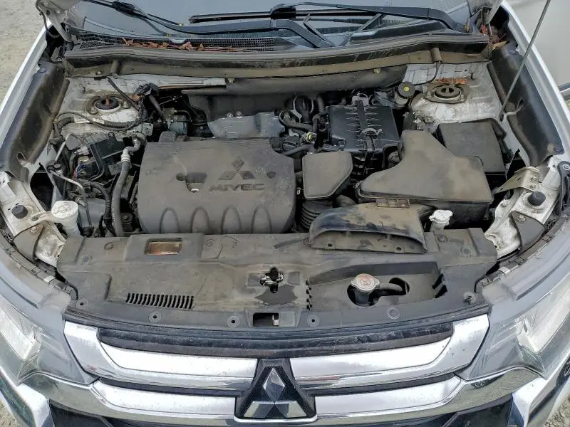 2018 MITSUBISHI OUTLANDER SE  