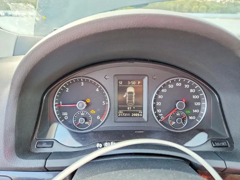 2010 VOLKSWAGEN JETTA   