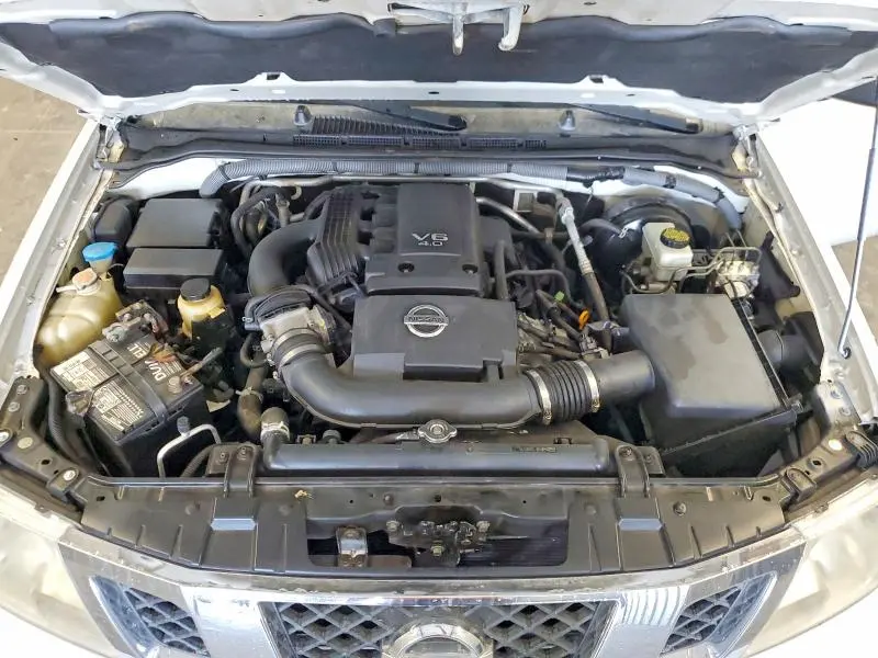 2010 NISSAN FRONTIER SE V6  