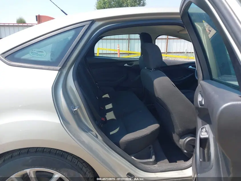 2015 FORD FOCUS SE