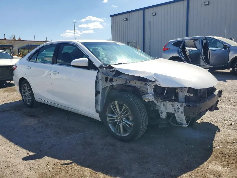 2015 TOYOTA CAMRY SE  