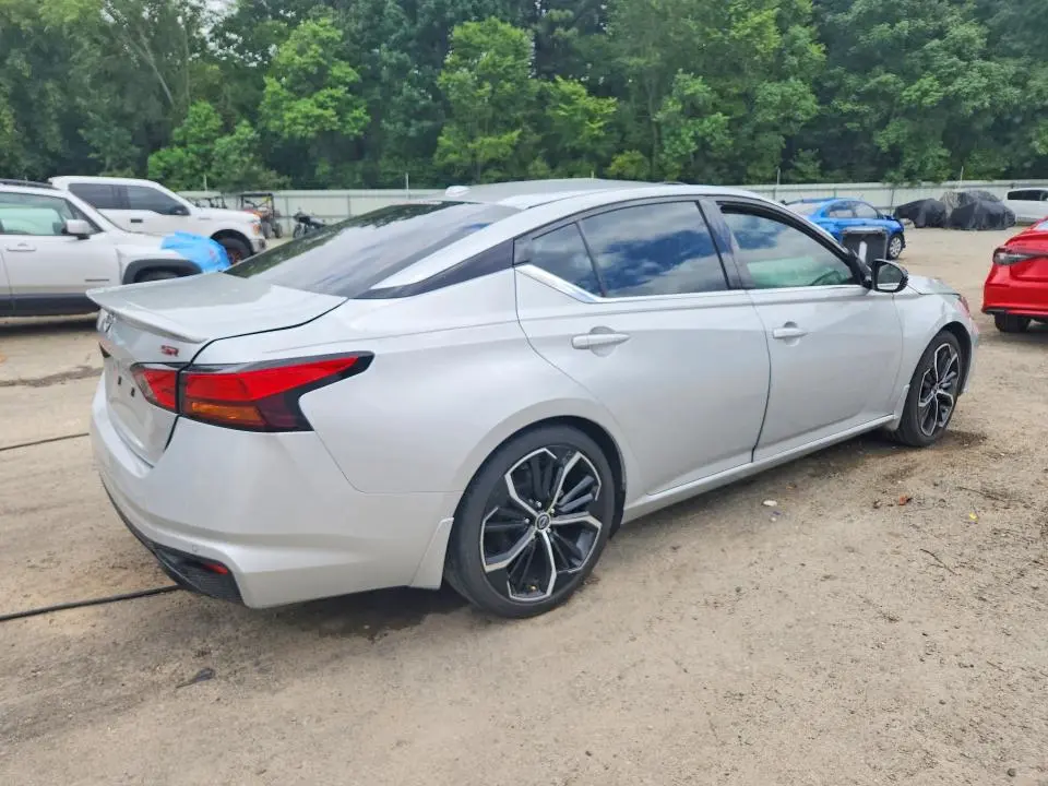 2024 NISSAN ALTIMA SR  