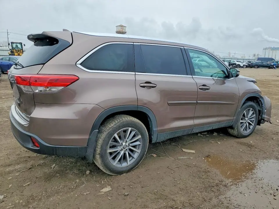 2019 TOYOTA HIGHLANDER XLE  
