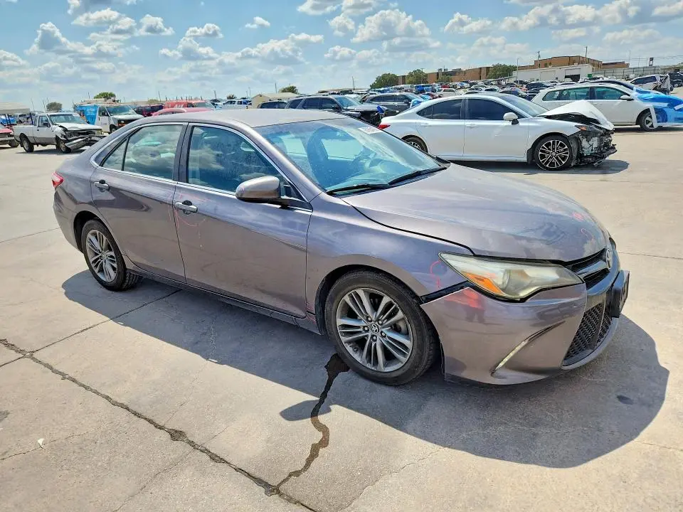 2016 TOYOTA CAMRY SE  