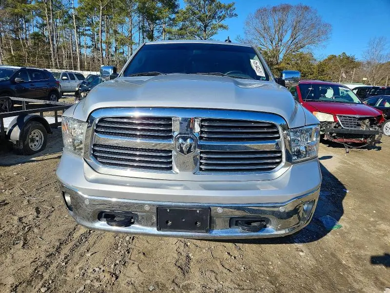 2016 RAM 1500 SLT  