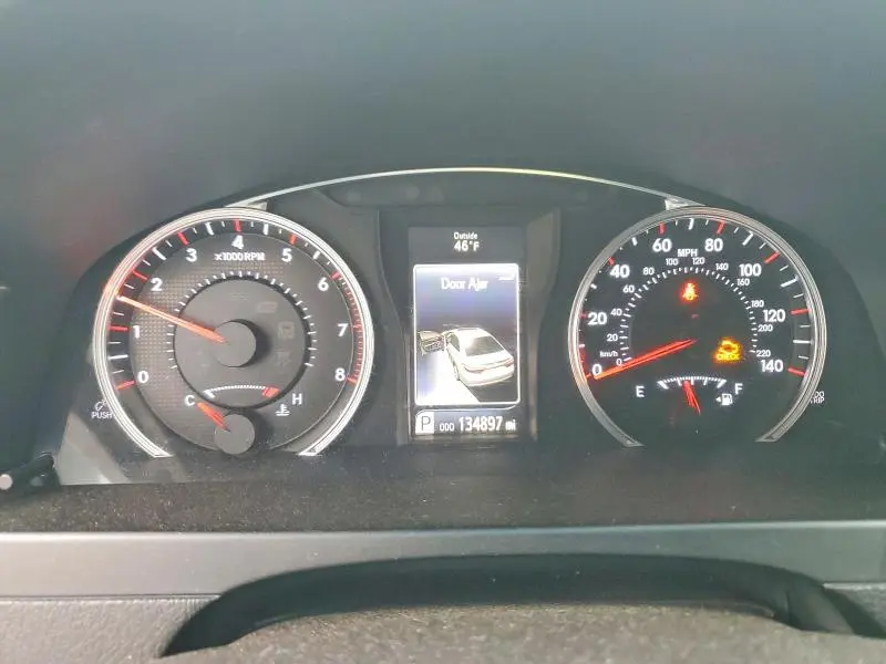 2016 TOYOTA CAMRY SE  
