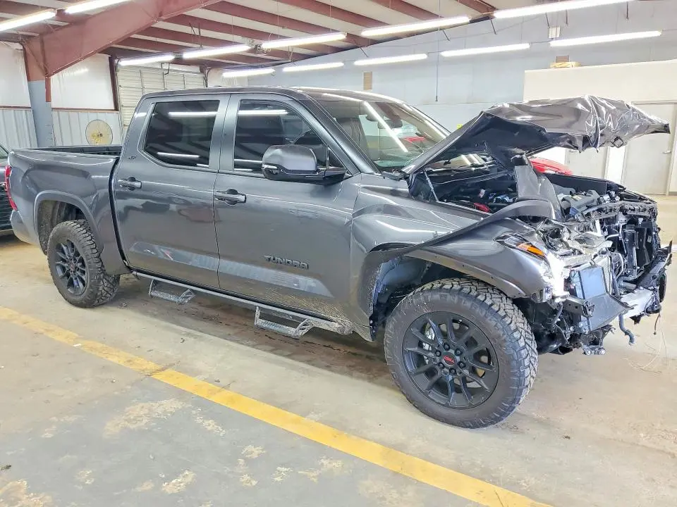 2026 TOYOTA TUNDRA SR5  