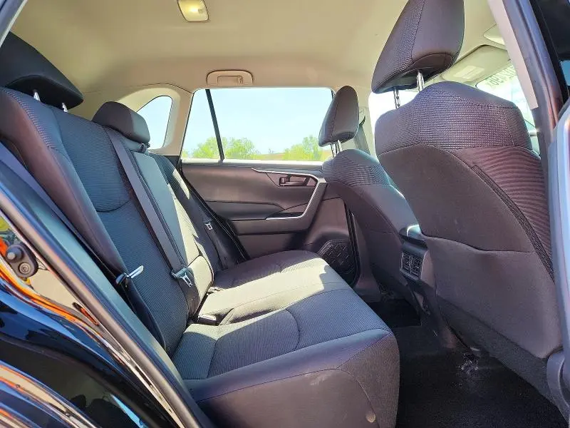 2022 TOYOTA RAV4 LE  