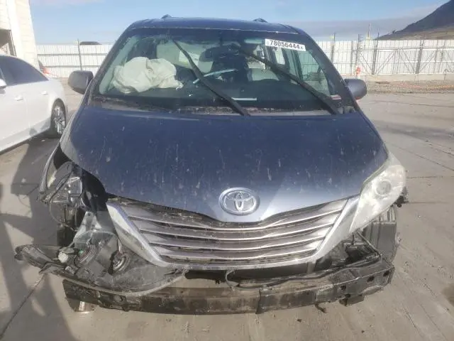 2017 TOYOTA SIENNA XLE  