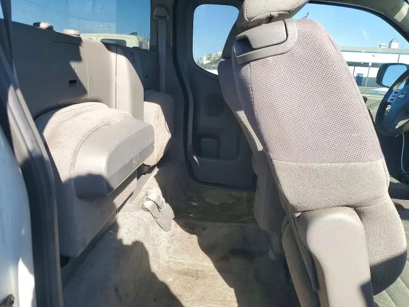 2014 NISSAN FRONTIER S  