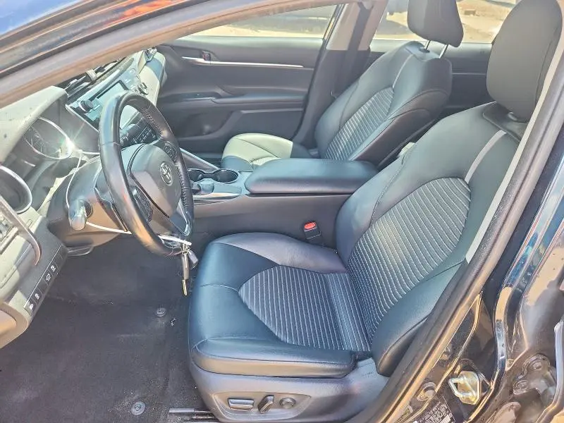 2019 TOYOTA CAMRY SE  