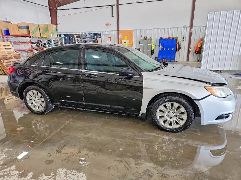 2012 CHRYSLER 200 LX  