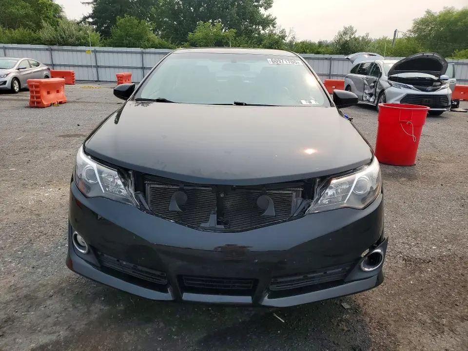 2014 TOYOTA CAMRY SE  