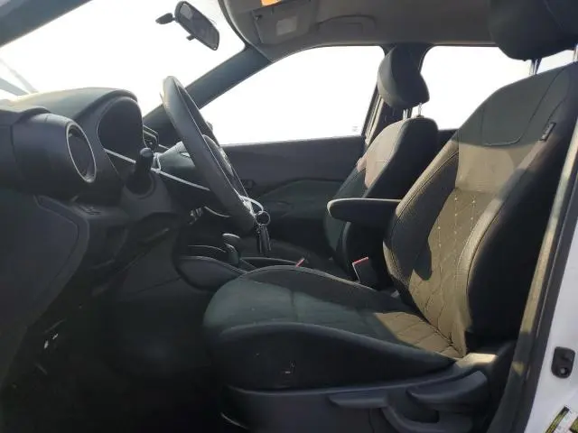 2019 NISSAN KICKS S  