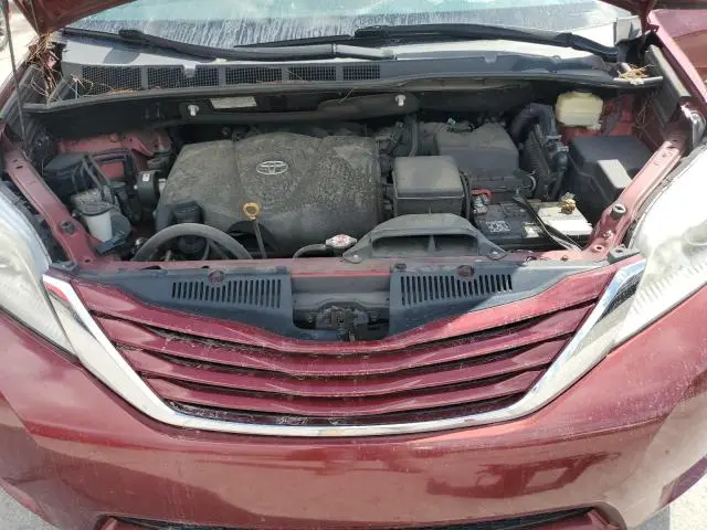 2017 TOYOTA SIENNA LE  