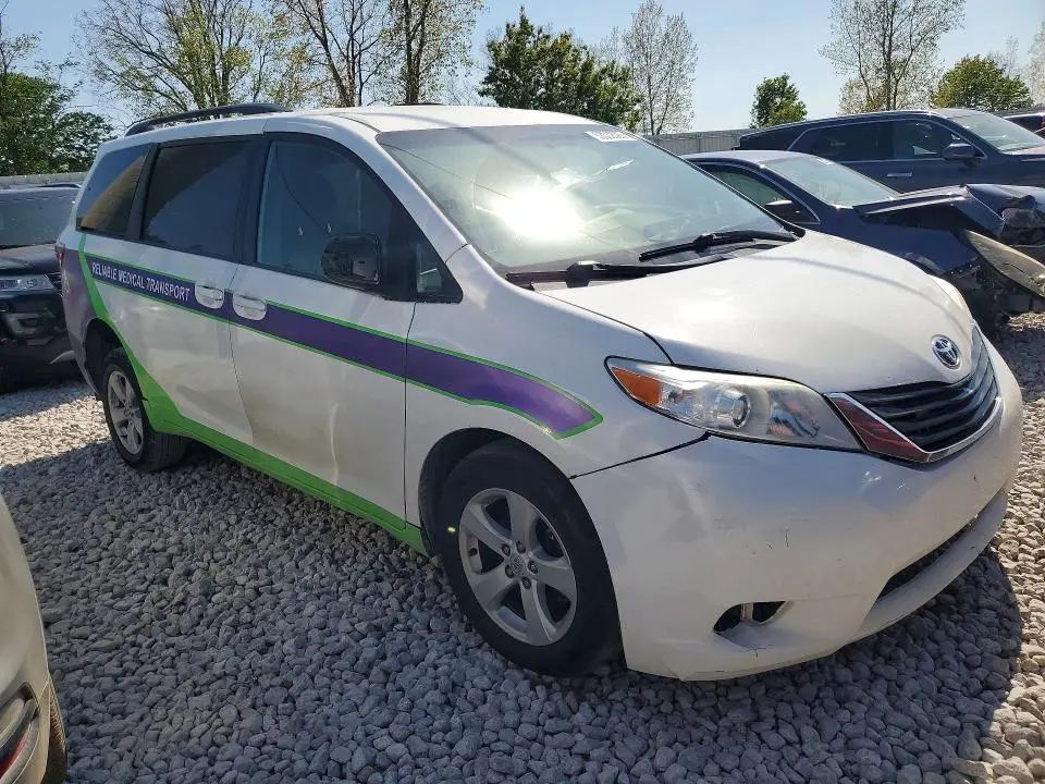 2015 TOYOTA SIENNA LE  